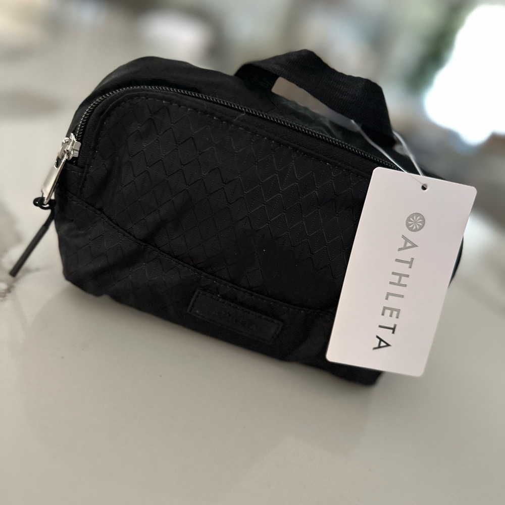 Athleta Excursion Mini Belt Bag Black BRAND NEW with tag